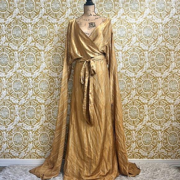 NWOT DIARRABLU Maya Exaggerated Long Sleeve Textured Wrap Dress in Gold Sz 3XL - Picture 10 of 13